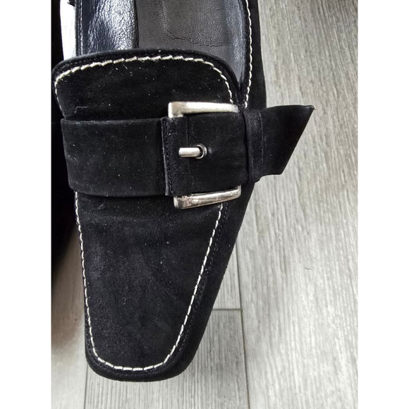 Stuart Weitzman Black Suede Kitten Heels With Silver Buckle. Size 8 - Picture 4 of 7